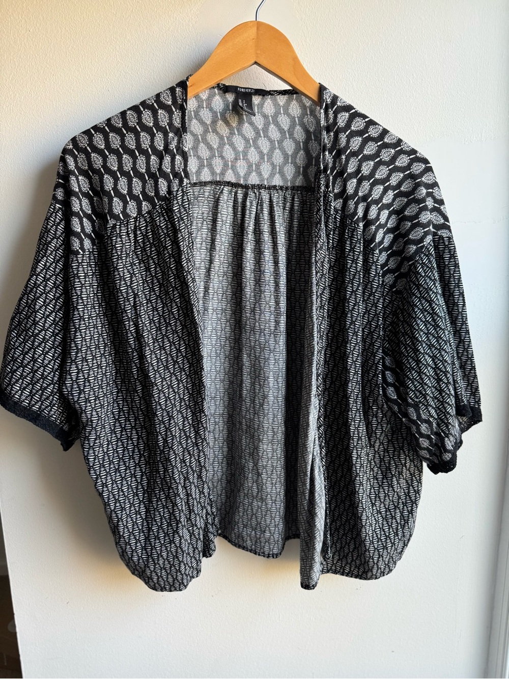 Forever 21 Black & White Patterned Open Kimono Top
